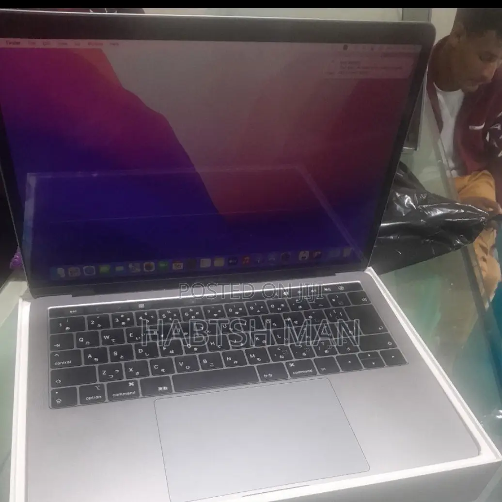 New Laptop Apple MacBook Pro 2018 8GB Intel Core I5 SSD 256GB