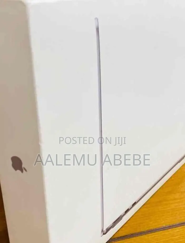 New Laptop Apple MacBook Air 2022 M2 8GB Apple M2 SSD 512GB