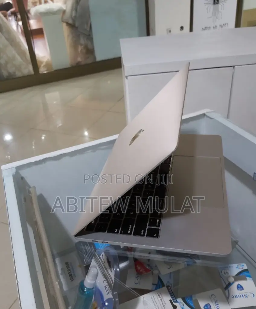 New Laptop Apple MacBook Pro 2018 16GB Intel Core I5 SSD 256GB