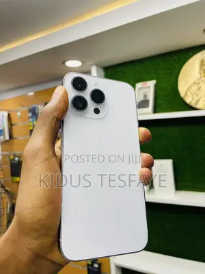 Photo - Apple iPhone 14 Pro Max 256 GB White