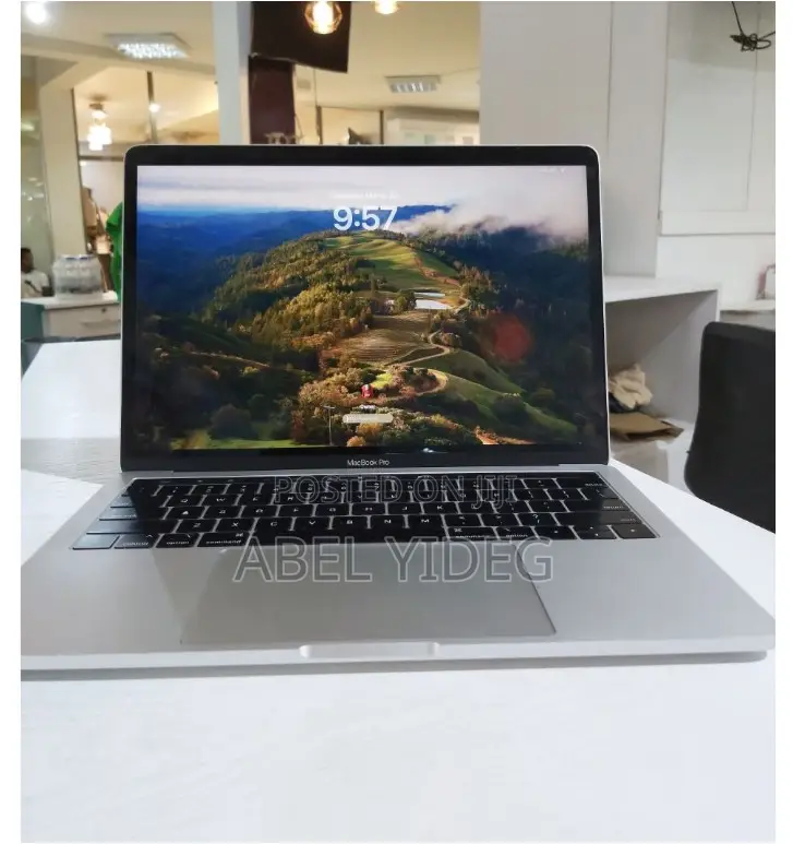 New Laptop Apple MacBook Pro 2018 16GB Intel Core I5 SSD 256GB
