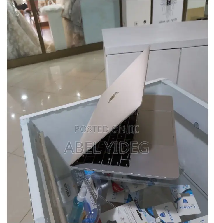 New Laptop Apple MacBook Pro 2018 16GB Intel Core I5 SSD 256GB