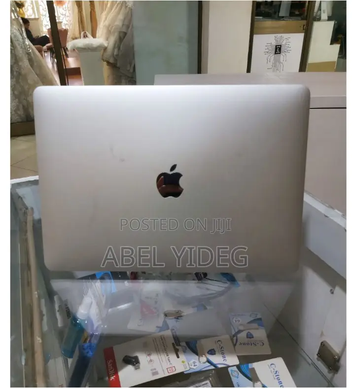 New Laptop Apple MacBook Pro 2018 16GB Intel Core I5 SSD 256GB
