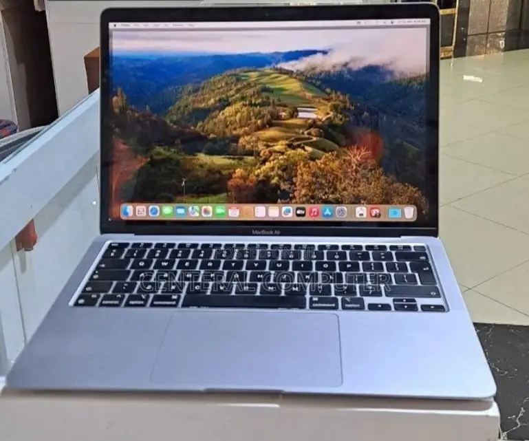New Laptop Apple MacBook Pro M1 8GB Apple M1 SSD 256GB