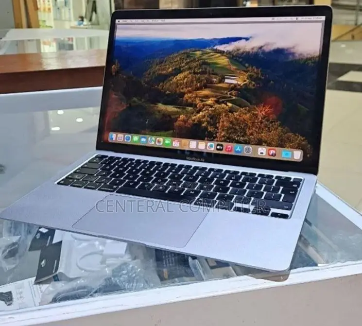 New Laptop Apple MacBook Pro M1 8GB Apple M1 SSD 256GB