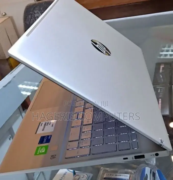 Laptop HP Pavilion 15-Eh0050wm 16GB Intel Core I7 SSD 512GB