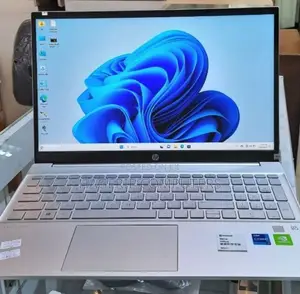 Laptop HP Pavilion 15-Eh0050wm 16GB Intel Core I7 SSD 512GB