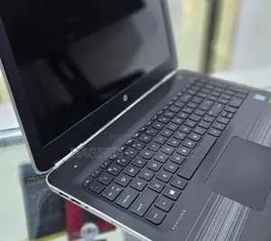 Laptop HP Pavilion 15-Cs3063cl 8GB Intel Core I5 SSD 512GB