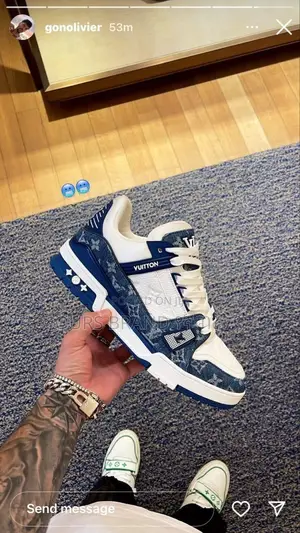Photo - High Master Quality Louis Vuitton Trainer's Low Cut Shoes