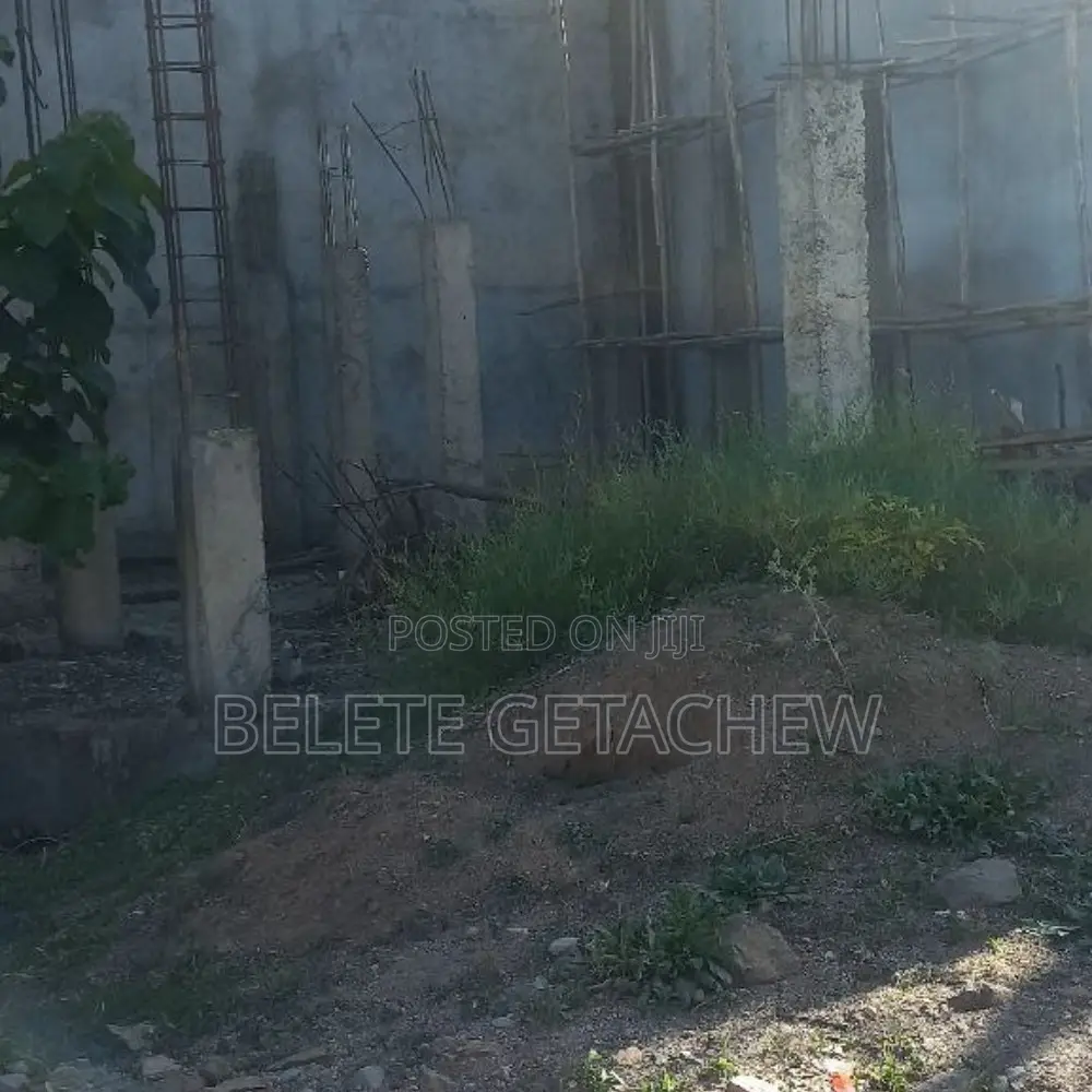 አያት ፡ መሠረት የወጣለት የሚሸጥ ቦታ ፡፡ 150ካ.ሜ