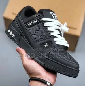 Photo - High Master Quality Louis Vuitton Trainer's Low Cut Shoes
