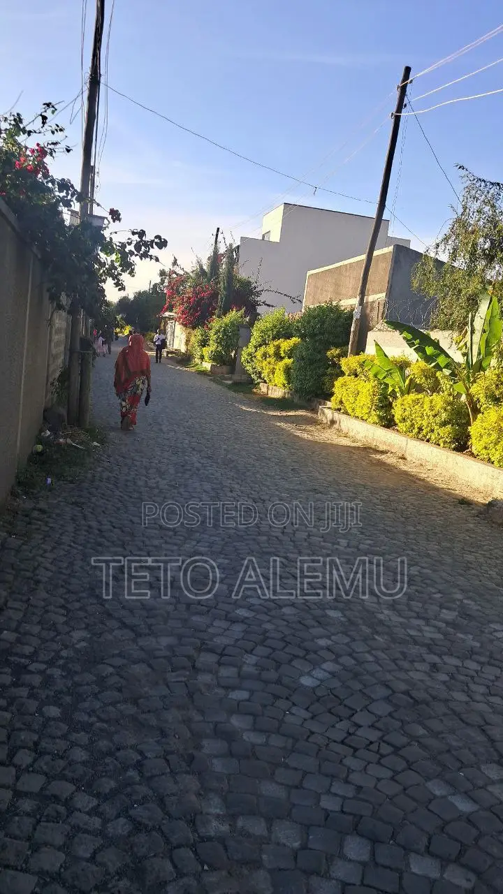 የሚሸጥ የድሮ ቪላ ጃክሮስ