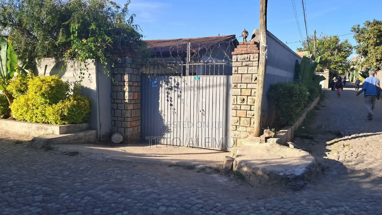 የሚሸጥ የድሮ ቪላ ጃክሮስ