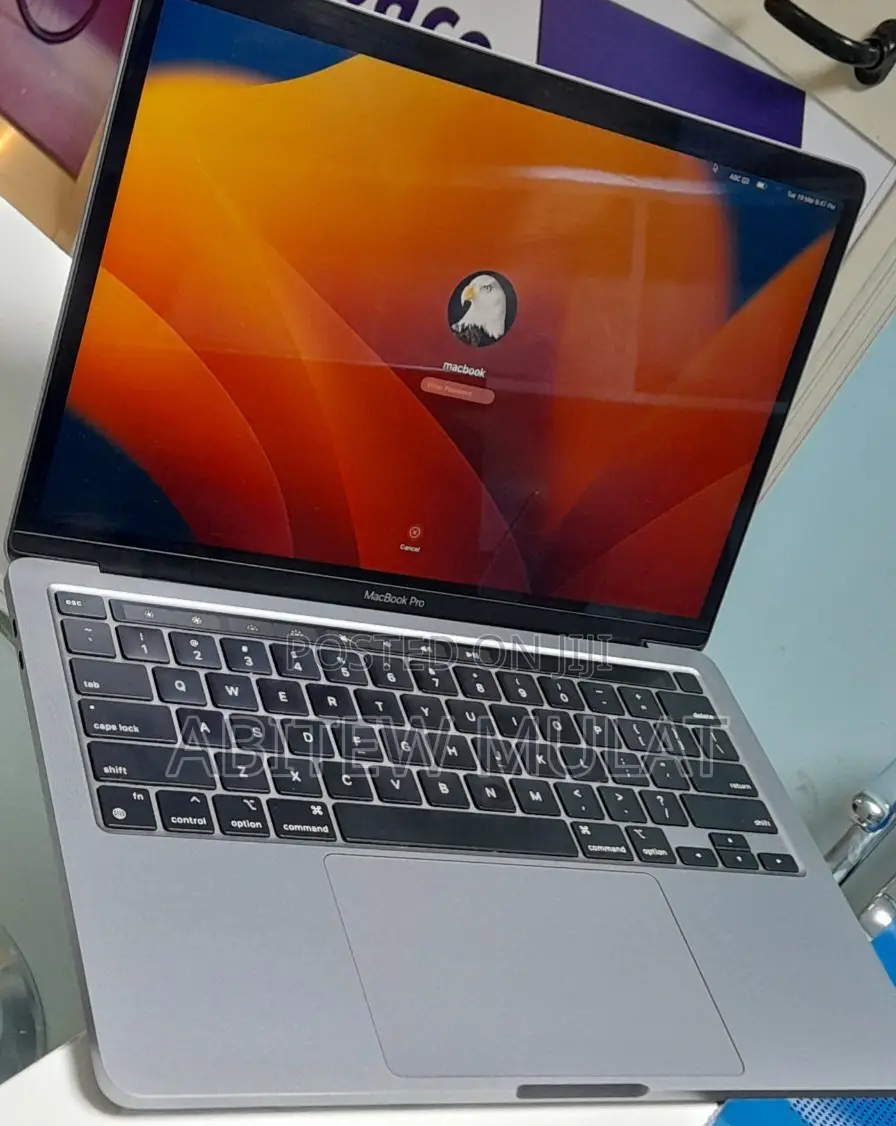 New Laptop Apple MacBook Pro M1 8GB Apple M1 SSD 256GB