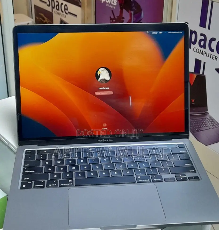 New Laptop Apple MacBook Pro M1 8GB Apple M1 SSD 256GB