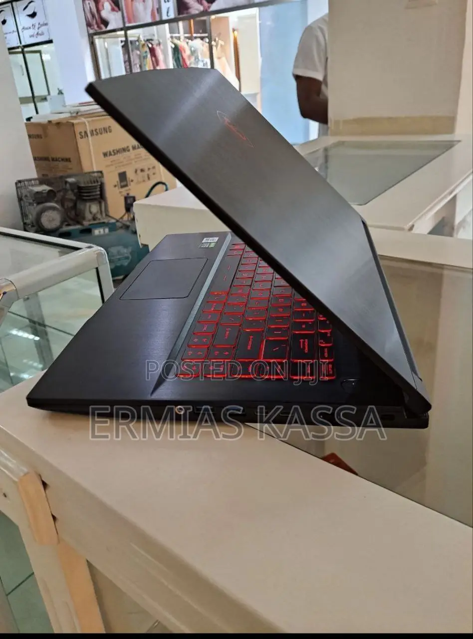 New Laptop MSI GF65 Thin 10UE 16GB Intel Core I7 SSD 512GB