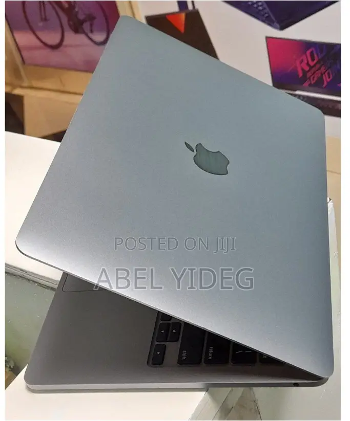 New Laptop Apple MacBook Pro M1 8GB Apple M1 SSD 256GB