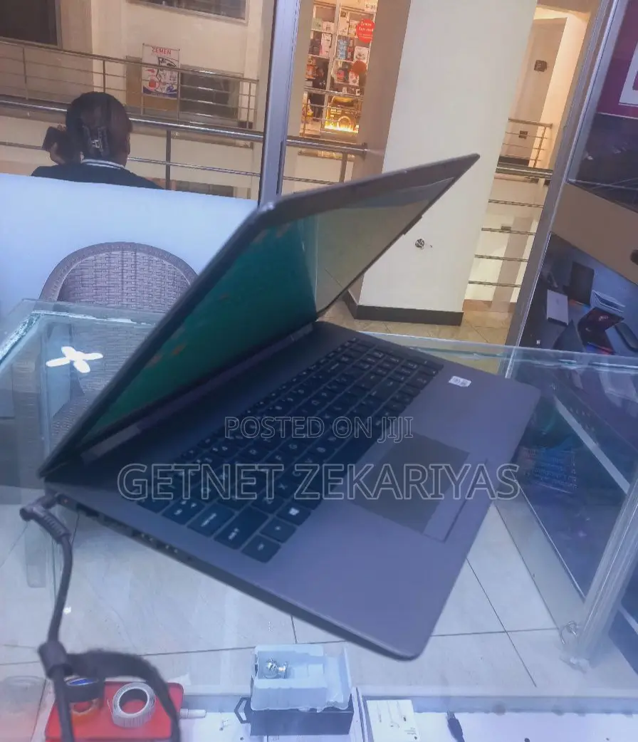 New Laptop HP Stream Notebook 8GB Intel Core I7 HDD 1T