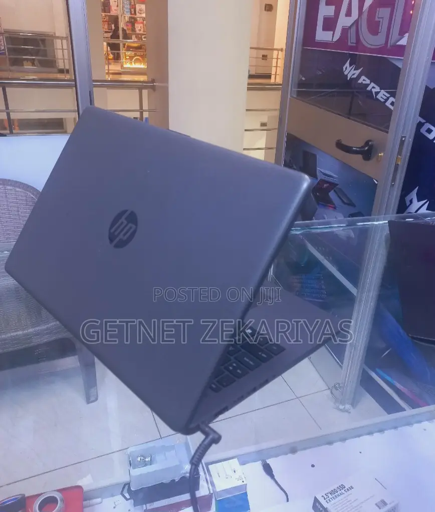 New Laptop HP Stream Notebook 8GB Intel Core I7 HDD 1T
