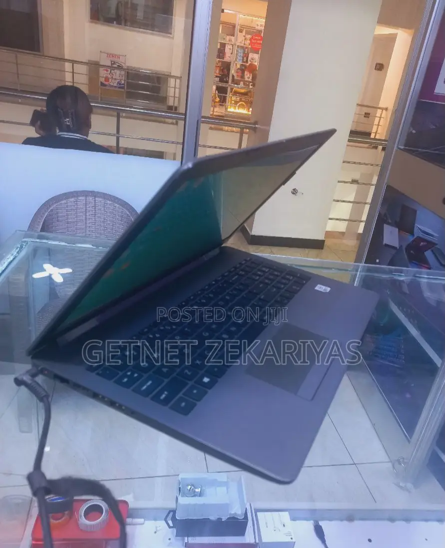 New Laptop HP Stream Notebook 8GB Intel Core I7 HDD 1T