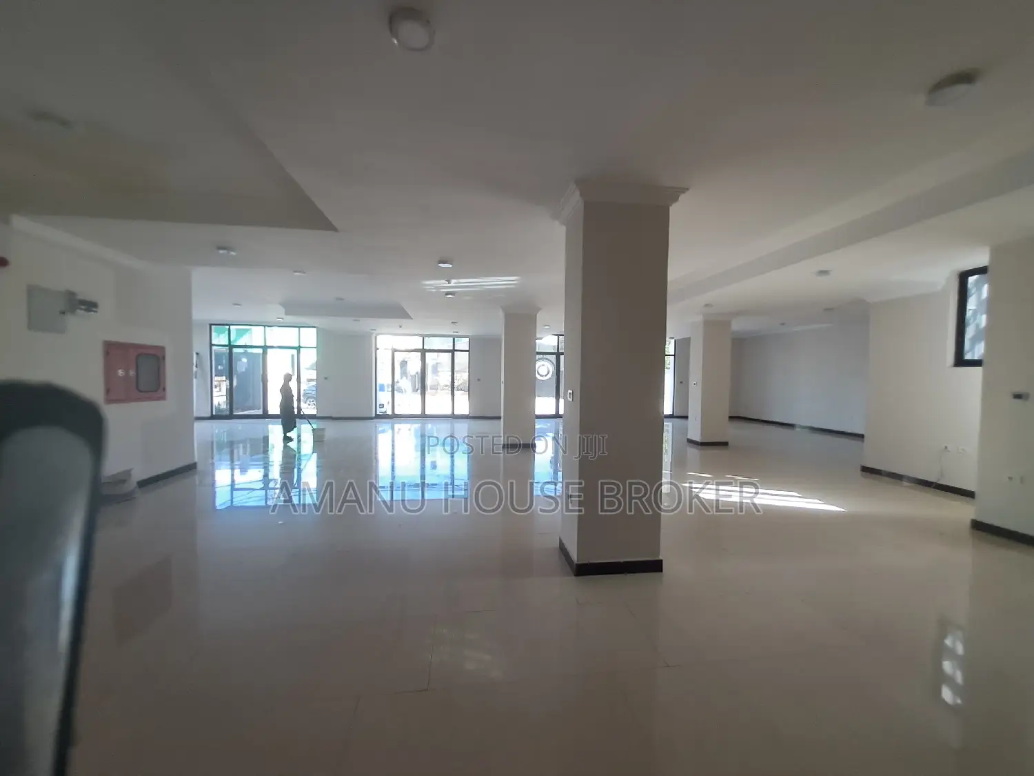 Urgent for Rent Office 185sqm Around Babes