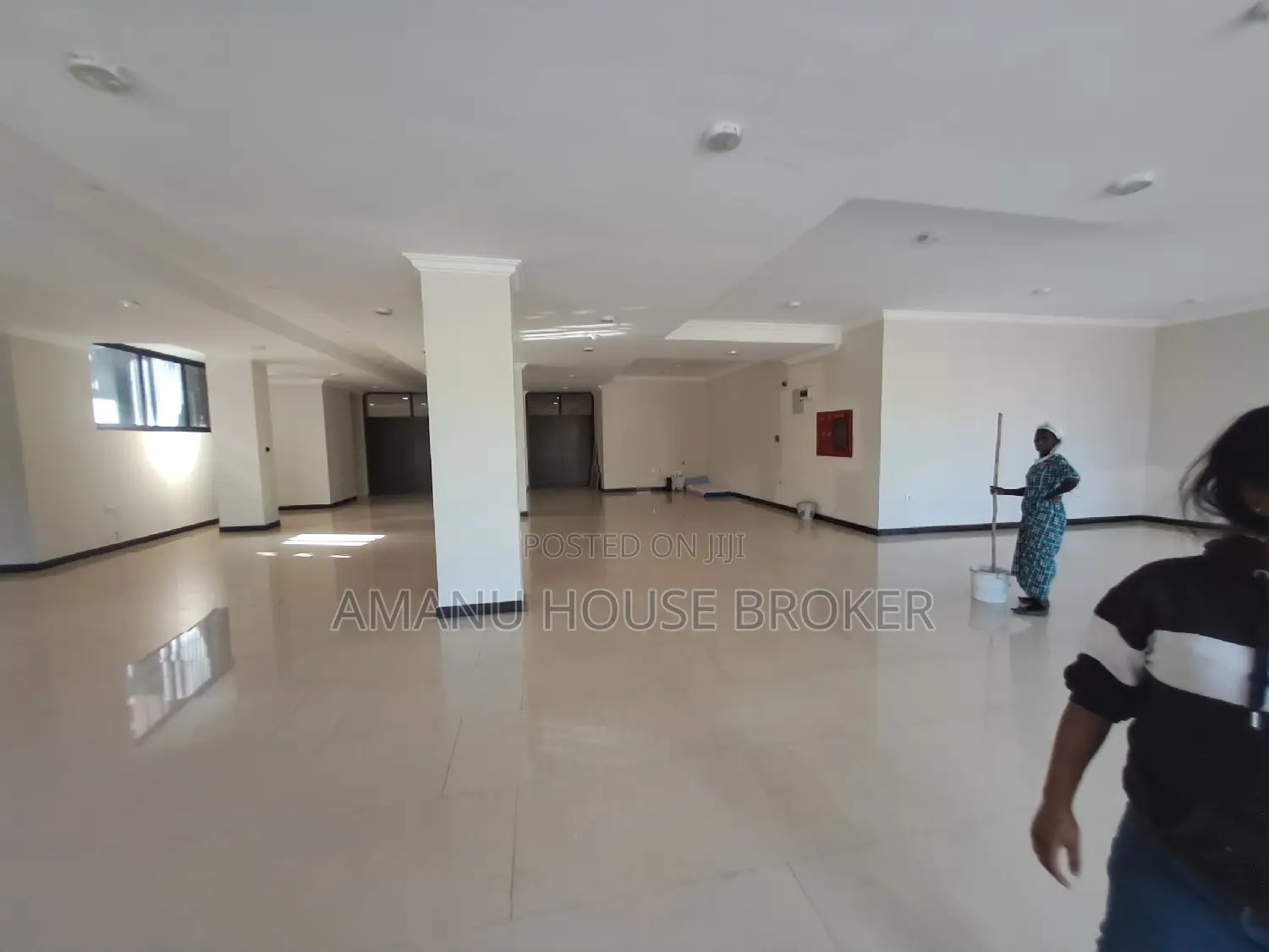 Urgent for Rent Office 185sqm Around Babes