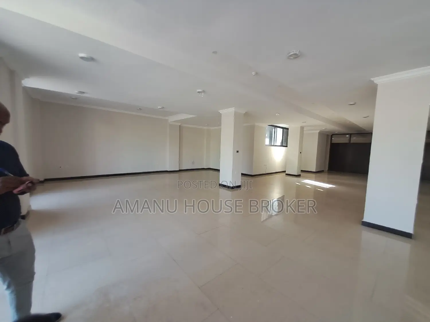 Urgent for Rent Office 185sqm Around Babes