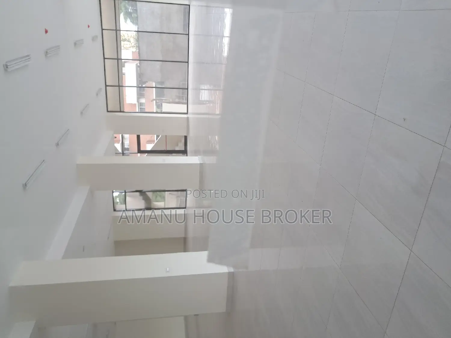 Urgent for Rent Office 185sqm Around Babes