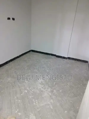 12bdrm House in ሰባ ሁለት(72), Bole for rent