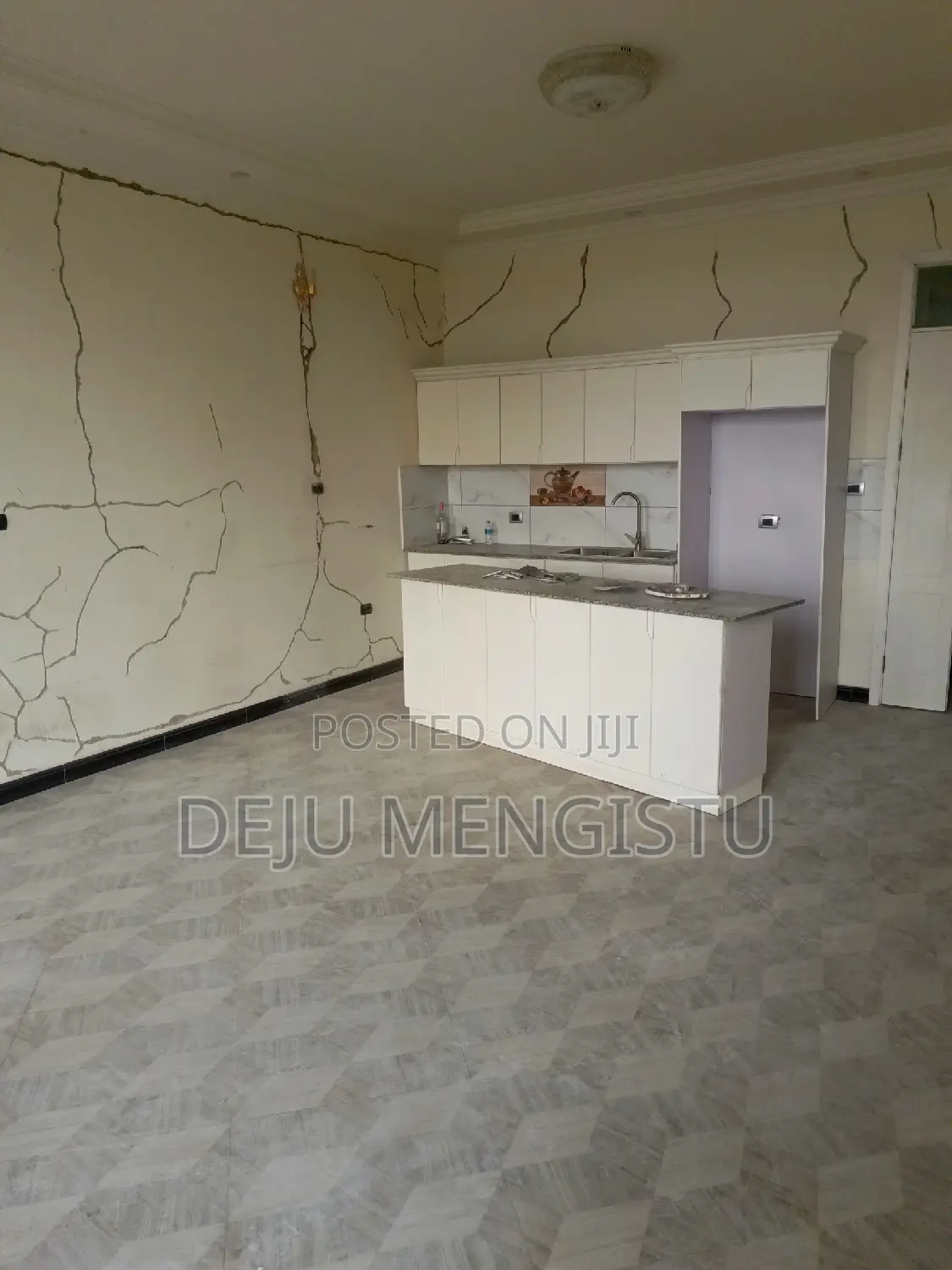 12bdrm House in ሰባ ሁለት(72), Bole for rent