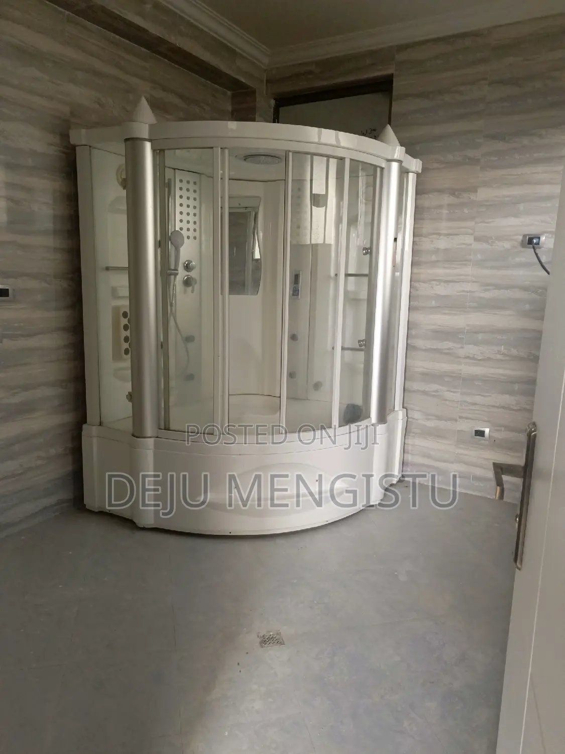 12bdrm House in ሰባ ሁለት(72), Bole for rent