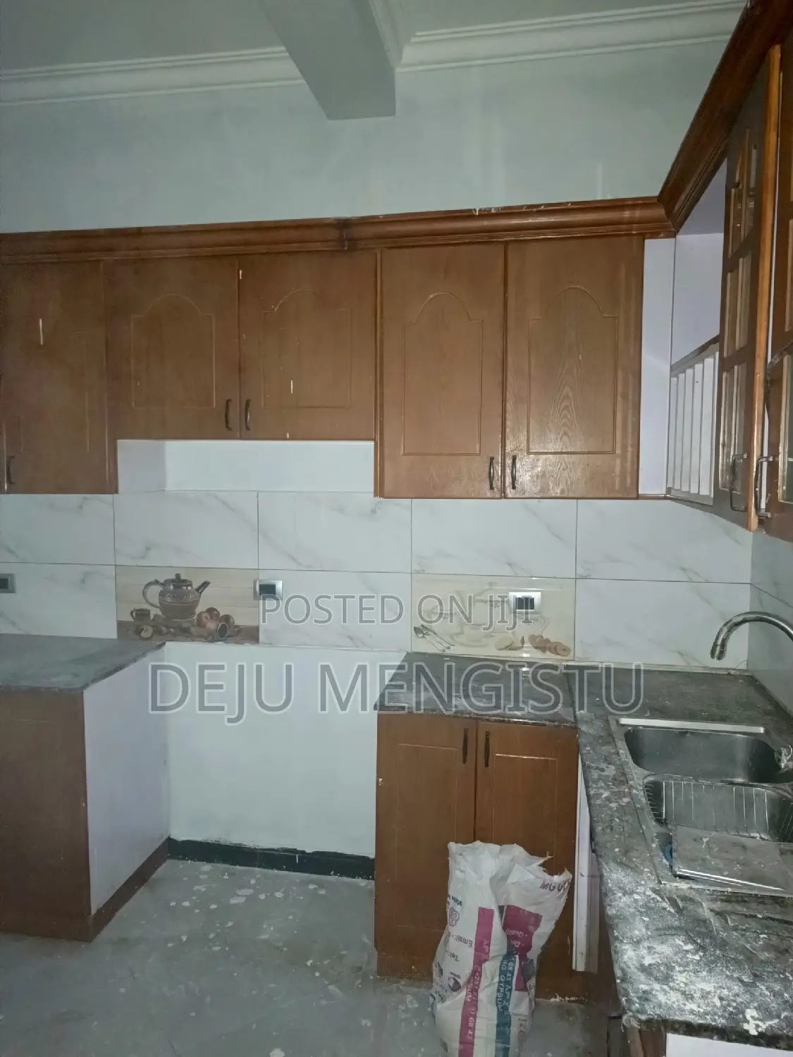 12bdrm House in ሰባ ሁለት(72), Bole for rent