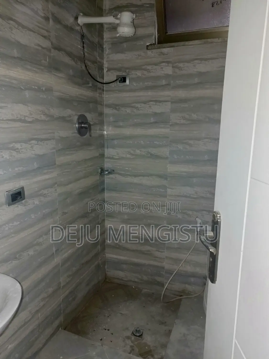 12bdrm House in ሰባ ሁለት(72), Bole for rent