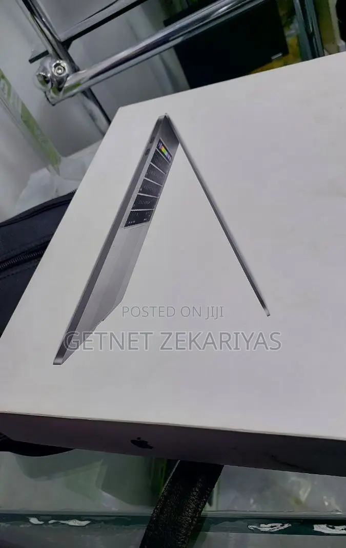 New Laptop Apple MacBook Pro 8GB Intel Core I7 SSD 256GB