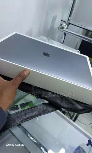 New Laptop Apple MacBook Pro 8GB Intel Core I7 SSD 256GB