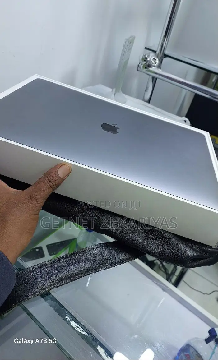New Laptop Apple MacBook Pro 8GB Intel Core I7 SSD 256GB