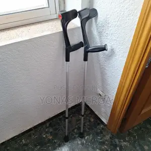 Photo - Adult Crutches: The Crutches Base Is Made of Sturdy Rubber