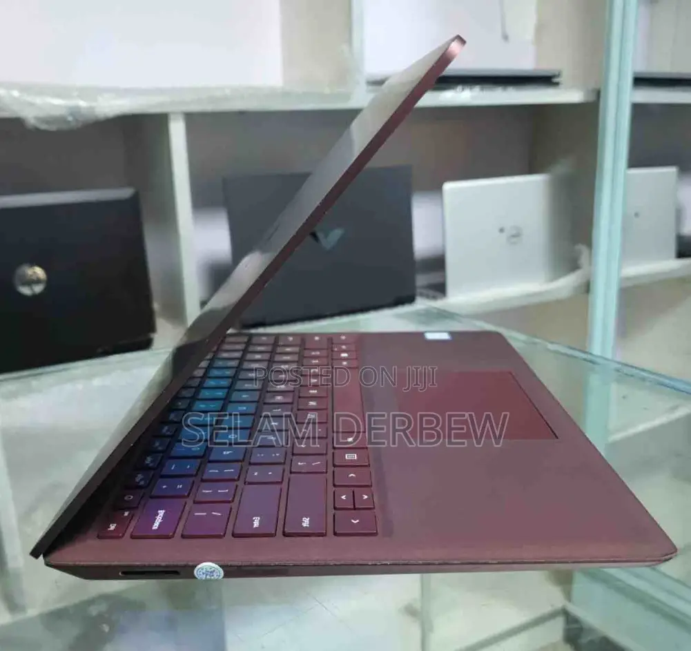 New Laptop Microsoft Surface 8GB Intel Core I5 SSD 256GB