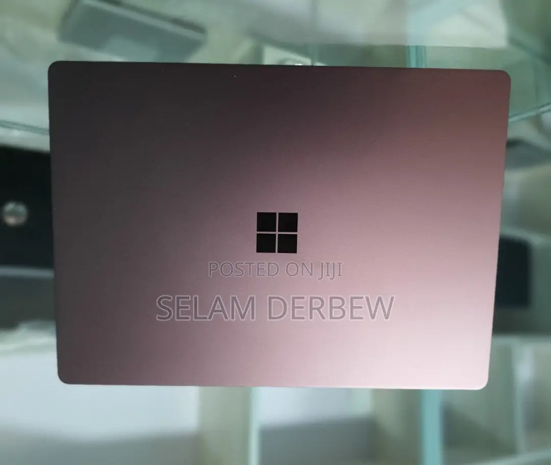 New Laptop Microsoft Surface 8GB Intel Core I5 SSD 256GB