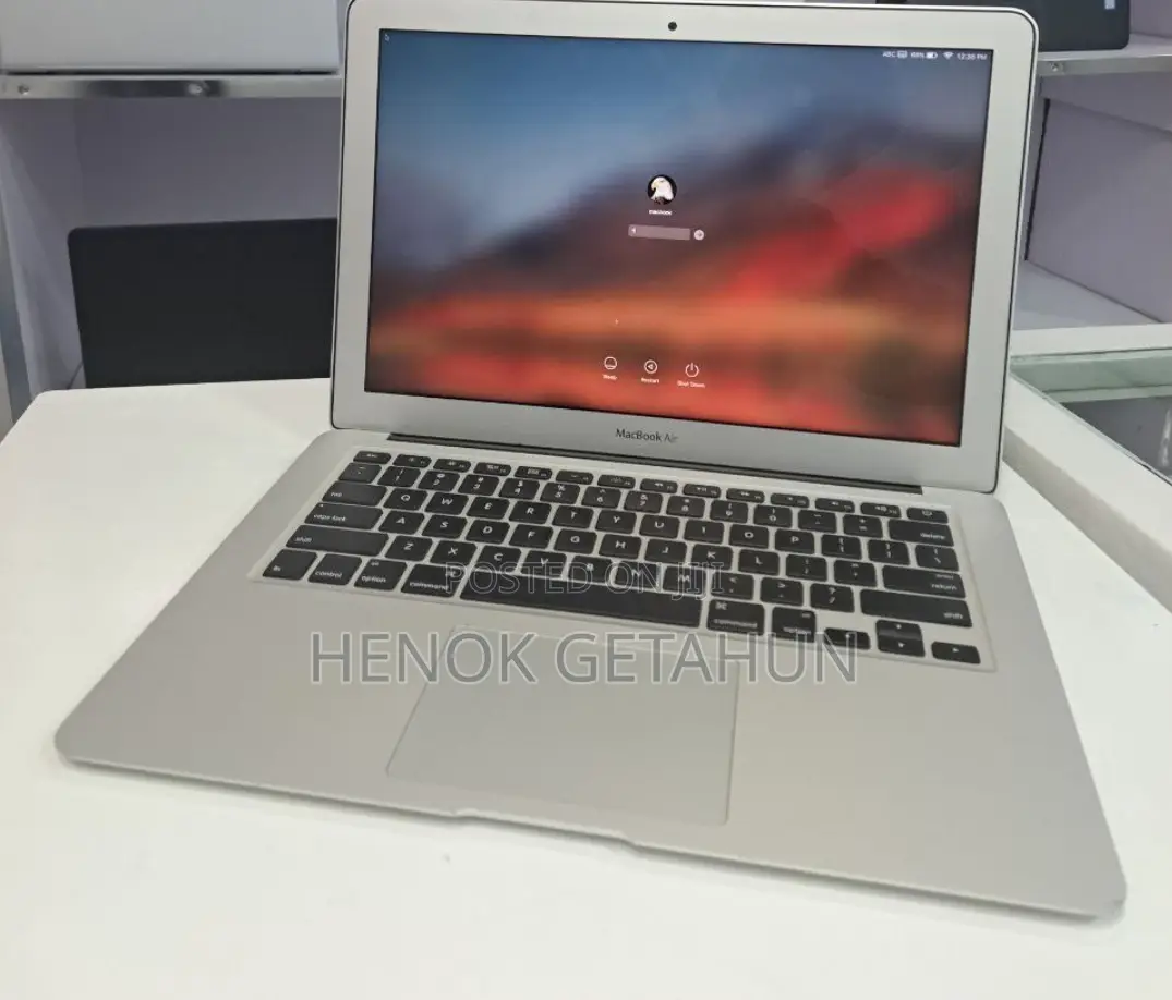 New Laptop Apple MacBook Air 2017 8GB Intel Core I5 SSD 256GB