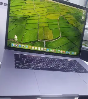 New Laptop Apple MacBook Pro 2017 16GB Intel Core I7 SSD 512GB