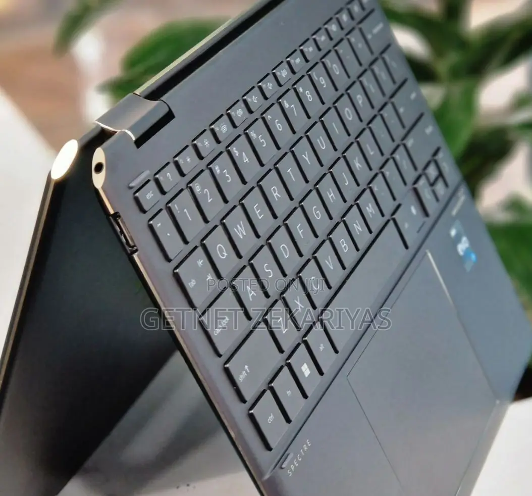 New Laptop HP Spectra 13 16GB Intel Core I7 SSD 512GB