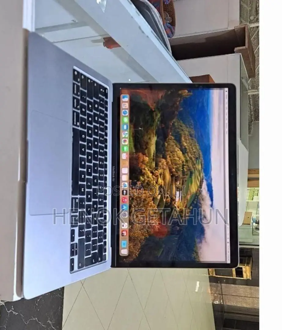 New Laptop Apple MacBook Air 2020 M1 8GB Apple M1 SSD 256GB