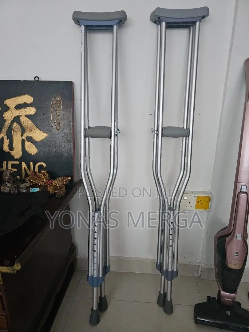 Aluminum Underarm Crutches, Push Button Adjustable Height