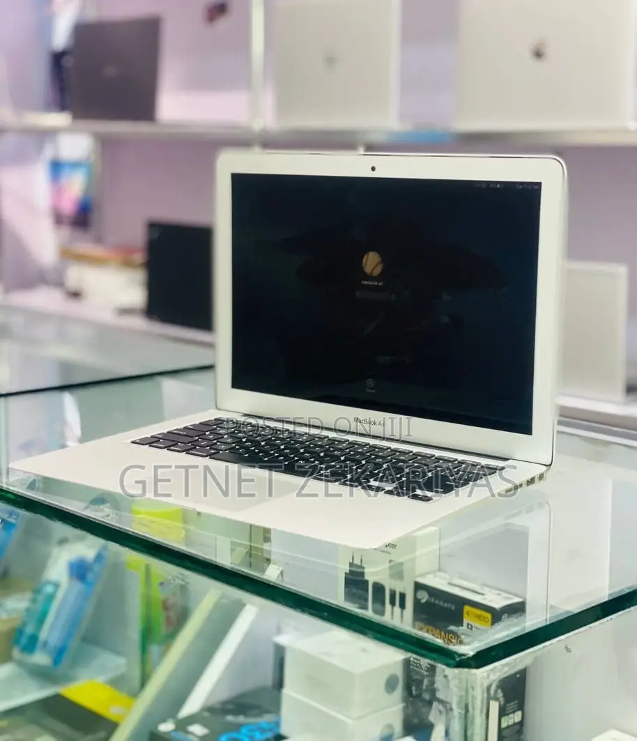 New Laptop Apple MacBook Pro 2017 8GB SSD 256GB