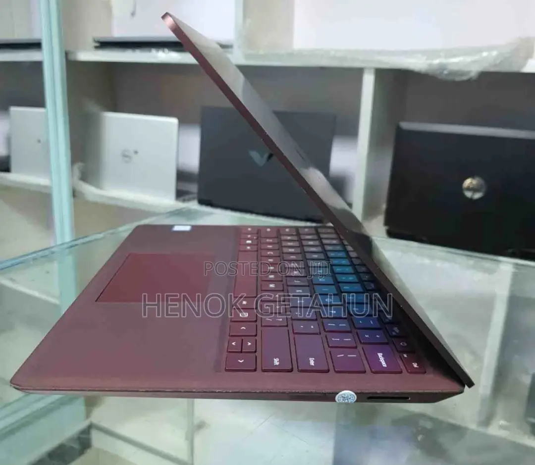 New Laptop Apple MacBook Pro 8GB Intel Core I5 SSD 256GB