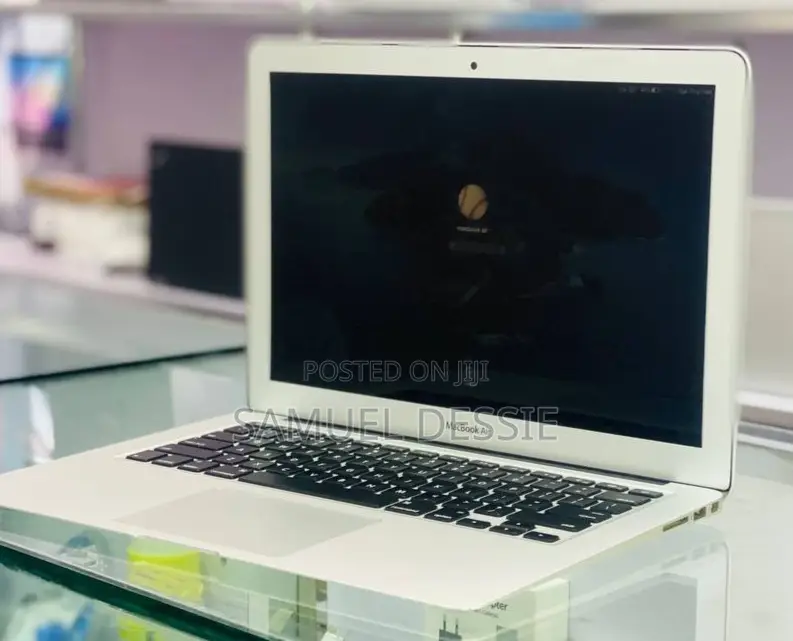 New Laptop Apple MacBook Pro 2017 8GB Intel Core I5 SSD 128GB