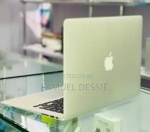 New Laptop Apple MacBook Pro 2017 8GB Intel Core I5 SSD 128GB