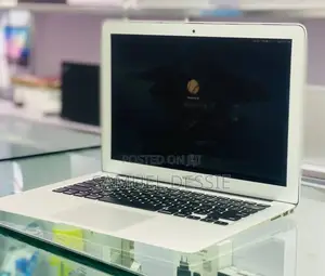 New Laptop Apple MacBook Pro 2017 8GB Intel Core I5 SSD 128GB