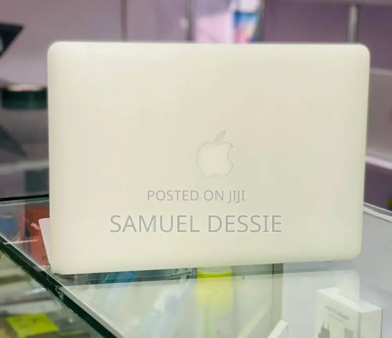 New Laptop Apple MacBook Pro 2017 8GB Intel Core I5 SSD 128GB